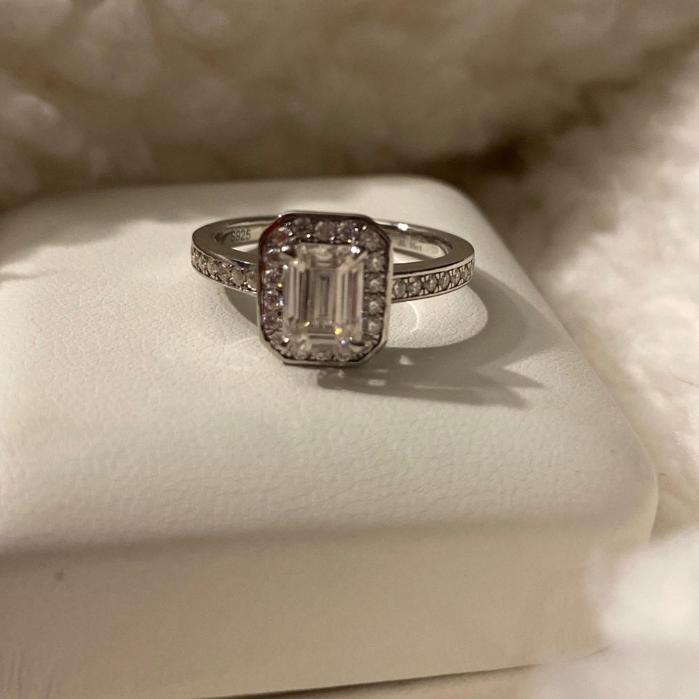 Tests as diamond!! 1.35ct Moissanite Ring Sz7 NEVER WORN $350